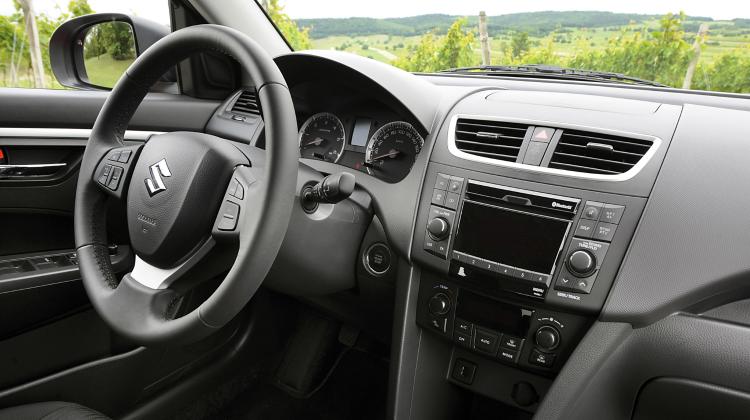  Precio del automóvil Suzuki Swift Doors, especificaciones, imágenes, calendario de cuotas, revisión