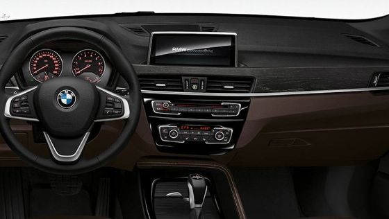 BMW X1 (2019) Interior 001