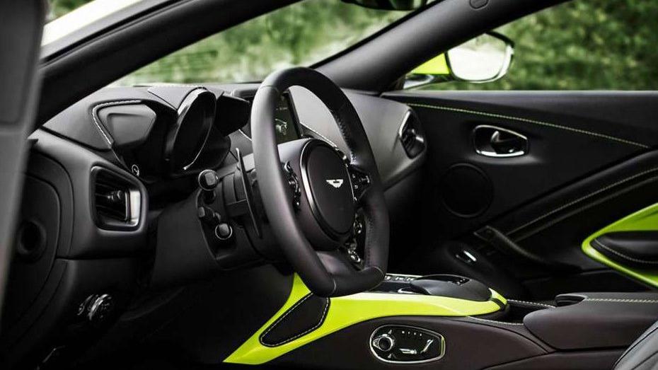 Aston Martin Vantage (2018) Interior 002
