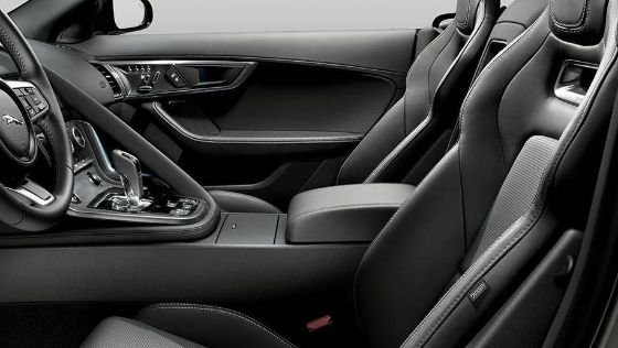 Jaguar F-Type (2018) Interior 002