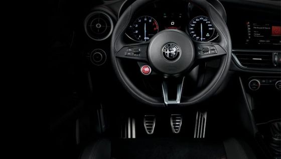 Alfa Romeo Quadrifoglio (2019) Interior 001