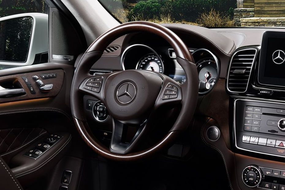 2019 Mercedes-Benz GLE GLE 450 4Matic AMG Line Interior 001