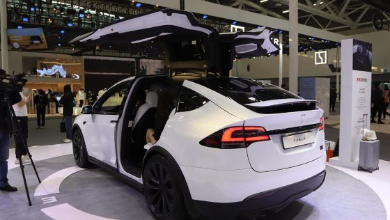 2022 Tesla Model X AWD Exterior 005