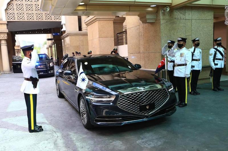 Forget Maybach, this RM 584k (excl local tax) Genesis G90 Limo is the Sultan of Johor’s choice 02