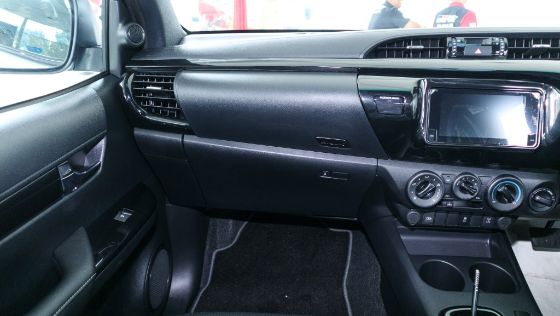 2018 Toyota Hilux Double Cab 2.4 L-Edition AT 4x4 Interior 004
