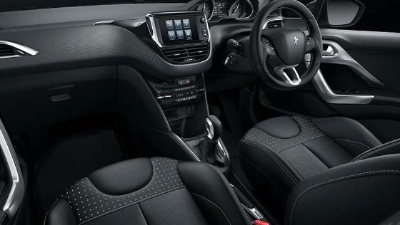 Peugeot 208 (2018) Interior 001