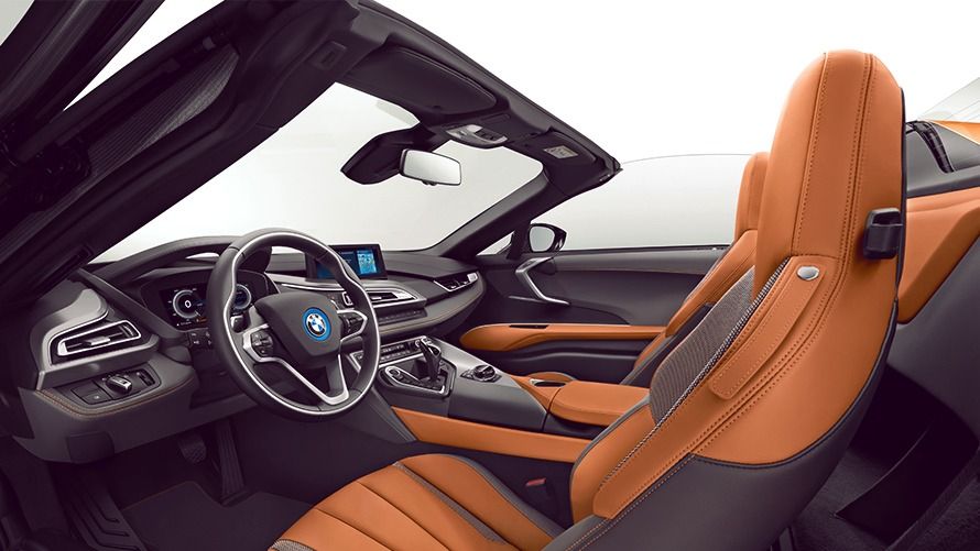 BMW i8 Roadster (2018) Interior 002