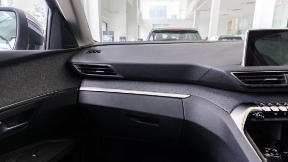 2019 Peugeot 3008 THP Plus Allure Interior 004