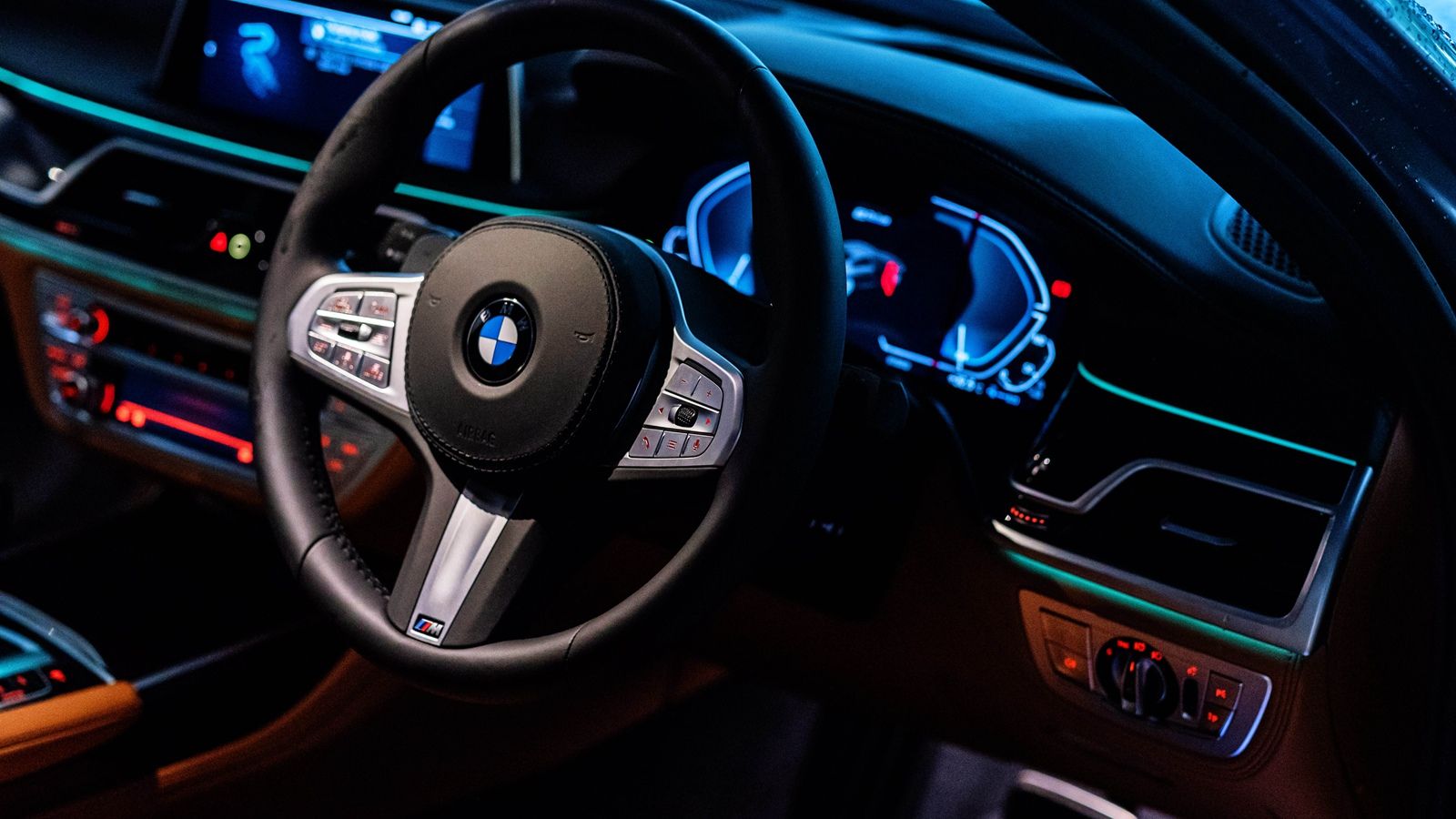 2021 BMW X7 xDrive40i Pure Excellence Interior 003