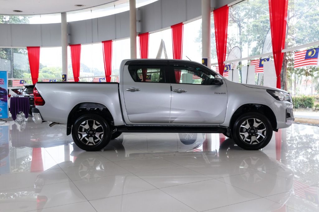 2018 Toyota Hilux Double Cab 2.4 L-Edition AT 4x4 Exterior 003