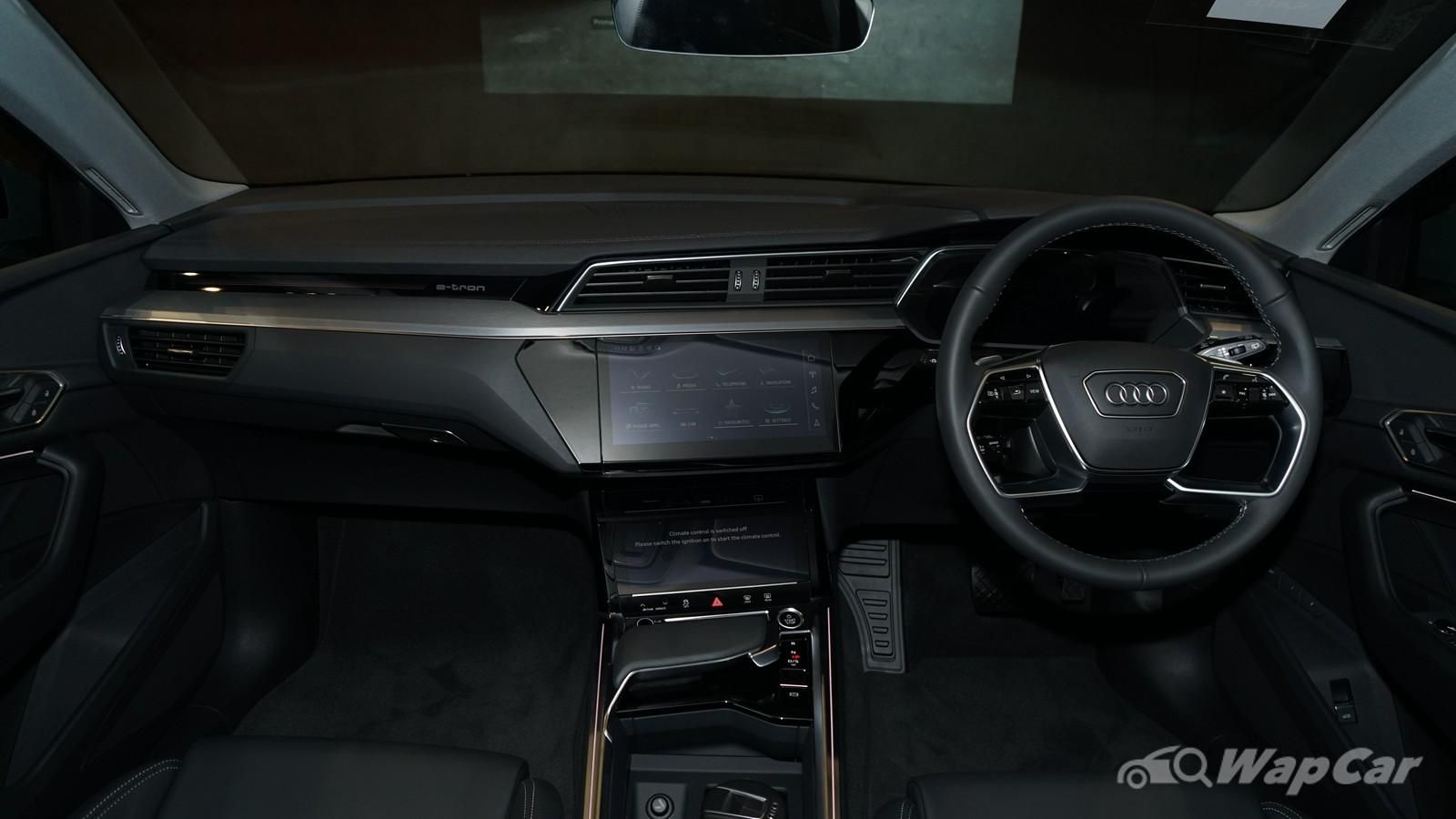 2023 Audi Q8 e-tron Public-2 Interior 001