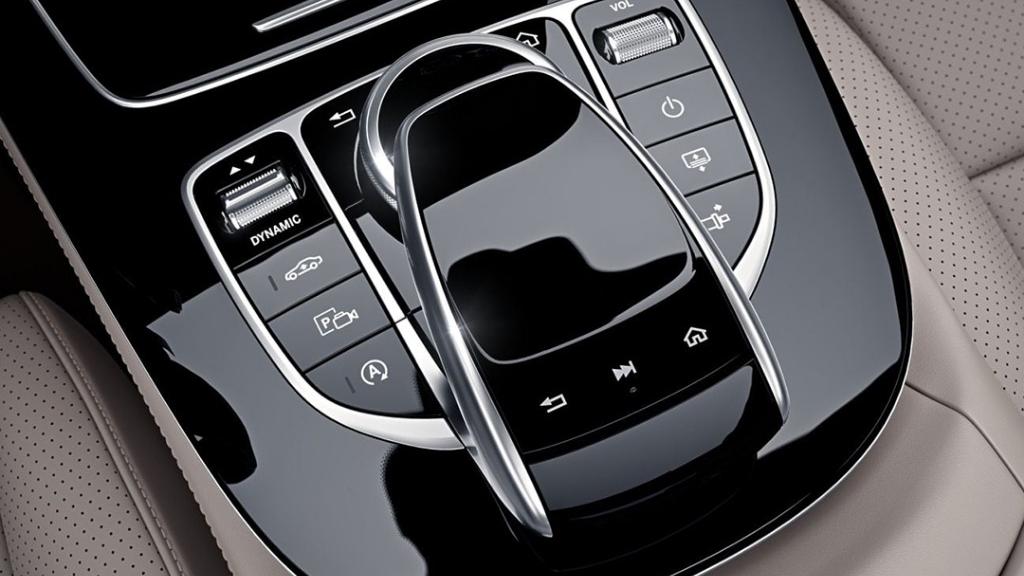 Mercedes-Benz E-Class Coupe (2018) Interior 002