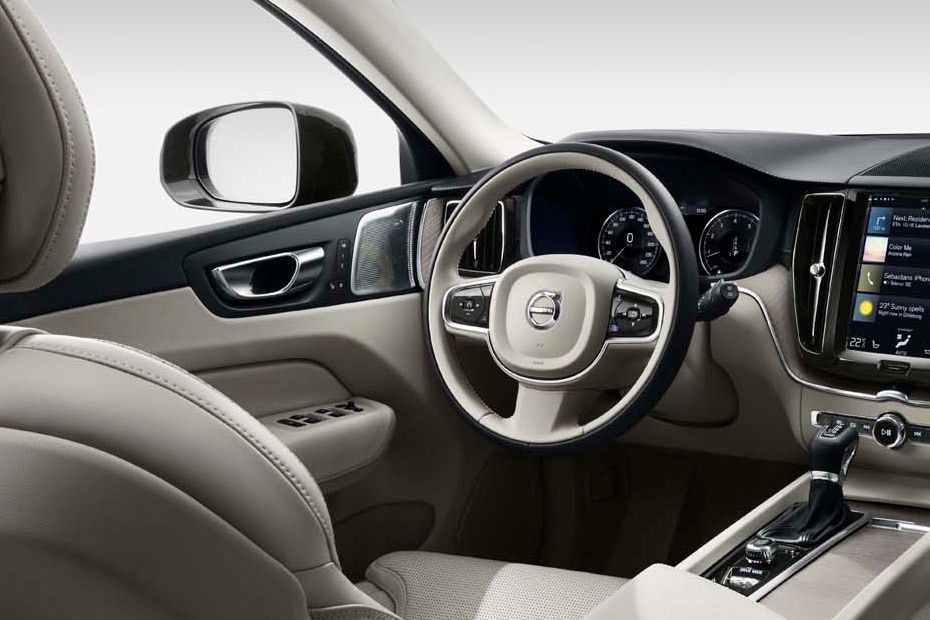 Volvo XC60 (2018) Interior 002