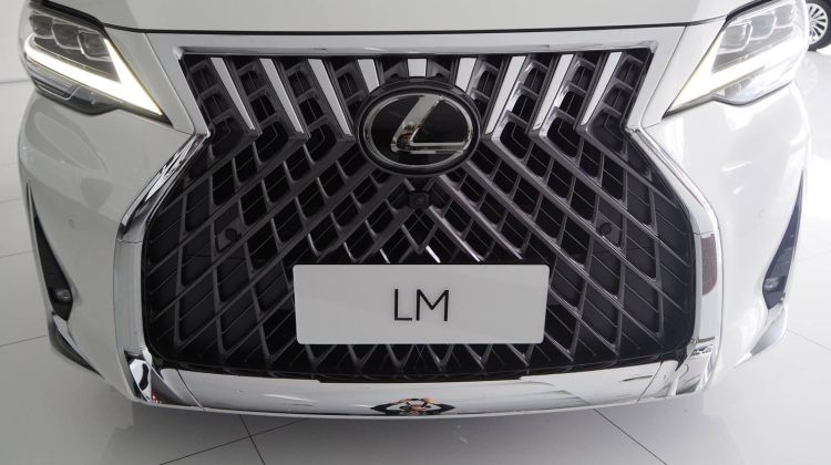 Closer Look: The Lexus LM 350, when the Alphard is just another poor-man's car