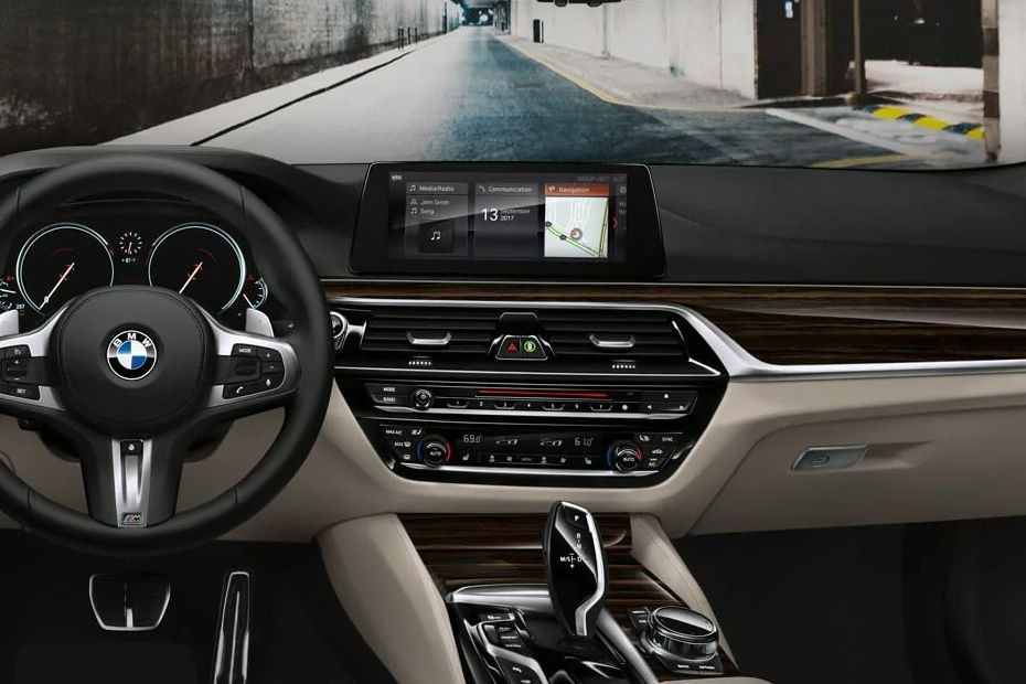 BMW 5 Series (2019) Interior 002