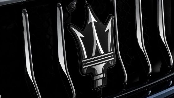 Maserati Quattroporte (2018) Exterior 008