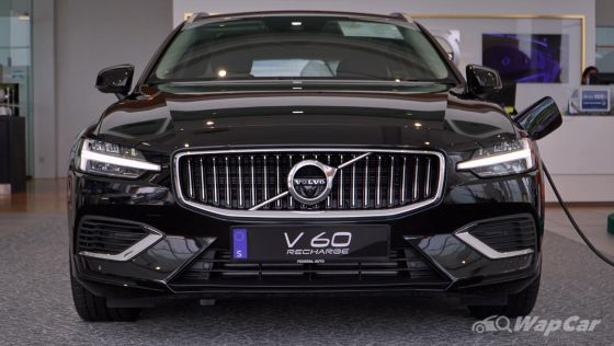 2022 Volvo V60 Recharge T8 Inscription Exterior 002