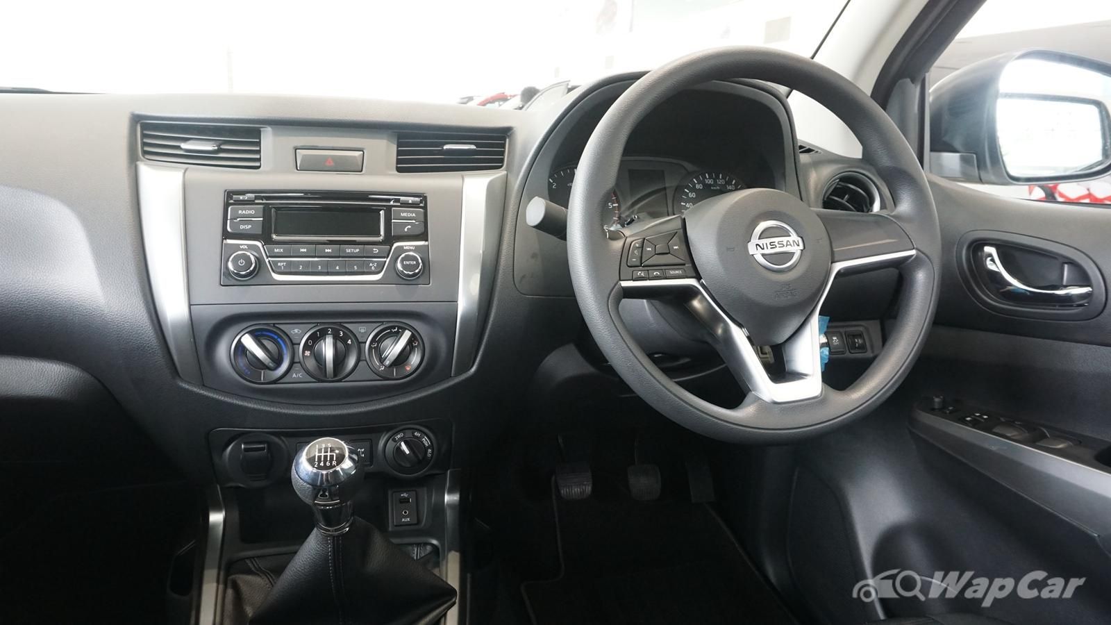 2021 Nissan Navara 2.5L Single Cab Manual Interior 004