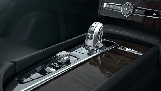 Volvo XC90 (2018) Interior 008