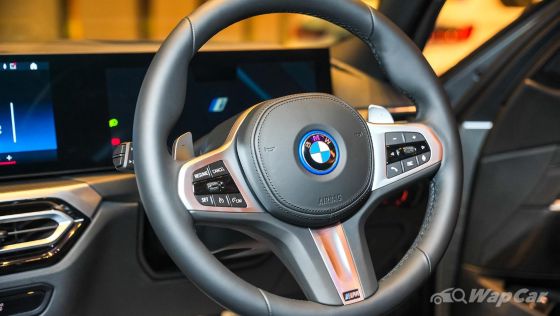2023 BMW 3 Series 330e M Sport Interior 001