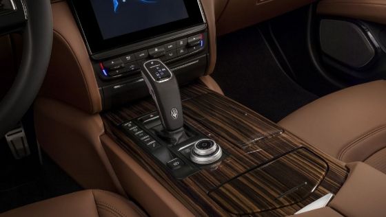 Maserati Quattroporte (2019) Interior 006