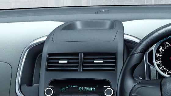 Chevrolet Sonic Sedan (2016) Interior 004