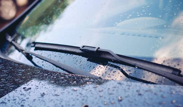Pengelap cermin kereta moden untuk hujan lebat; hibrid vs frameless, mana PALING bagus? 02