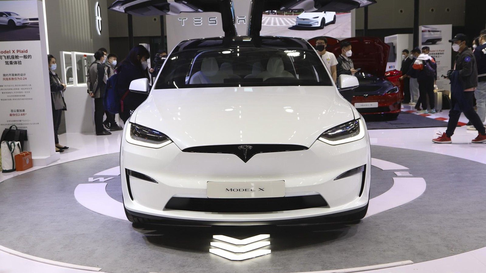 2022 Tesla Model X AWD Exterior 002
