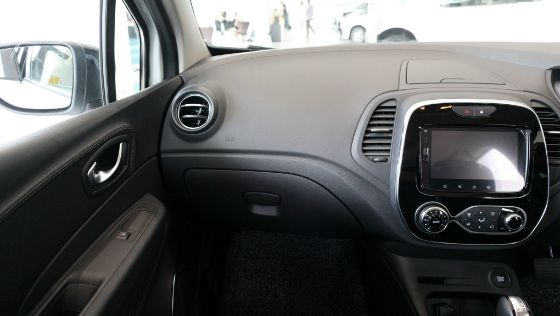 2017 Renault Captur TCe 120 EDC (CKD) Interior 003