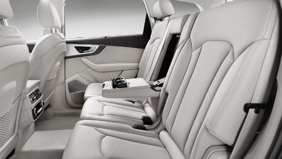 Audi Q7 (2019) Interior 006