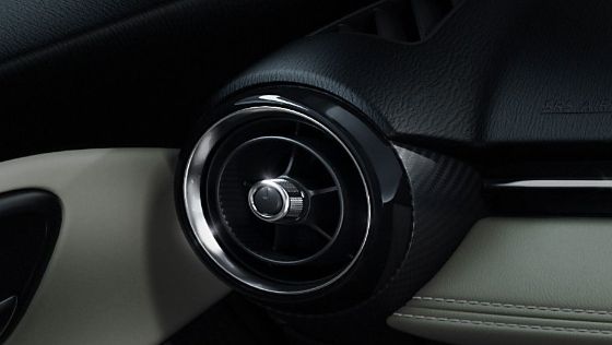 Mazda 2 Sedan (2018) Interior 005