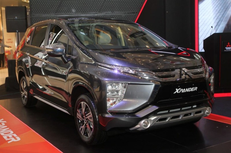 The 2020 Mitsubishi Xpander's 2,775 mm wheelbase is more than the Toyota Innova's 02