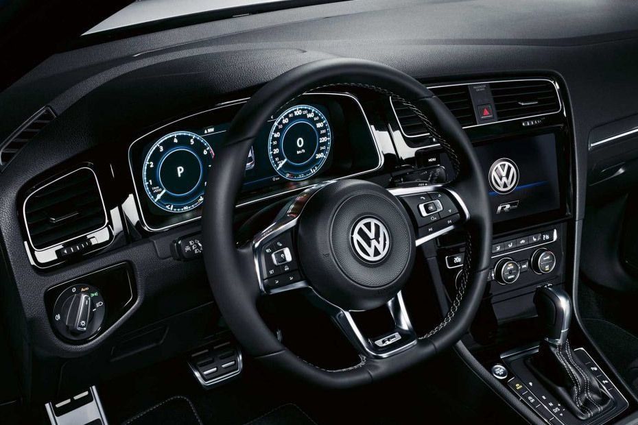 Volkswagen Golf (2018) Interior 003
