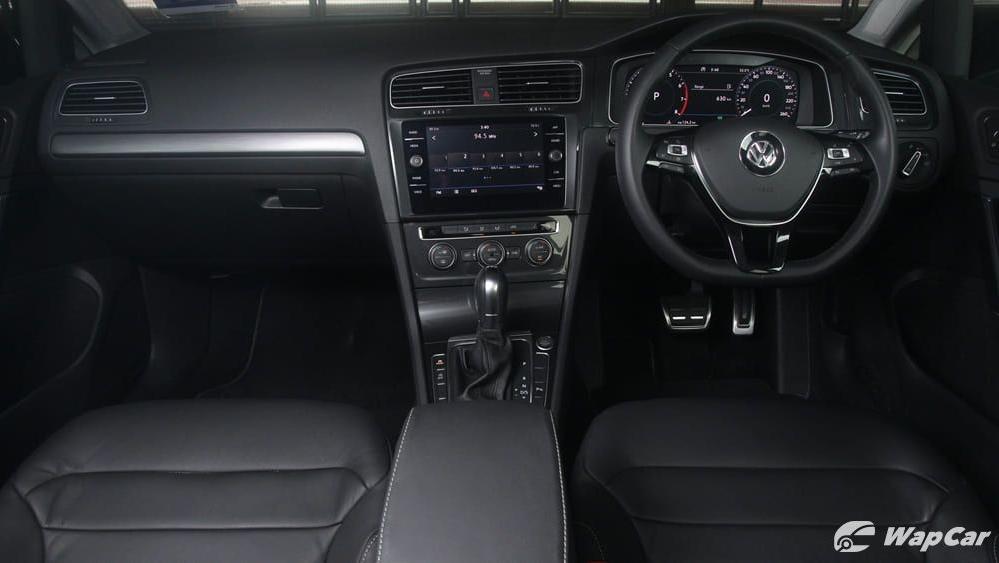 2018 Volkswagen Golf 1.4 TSI R-Line Interior 001