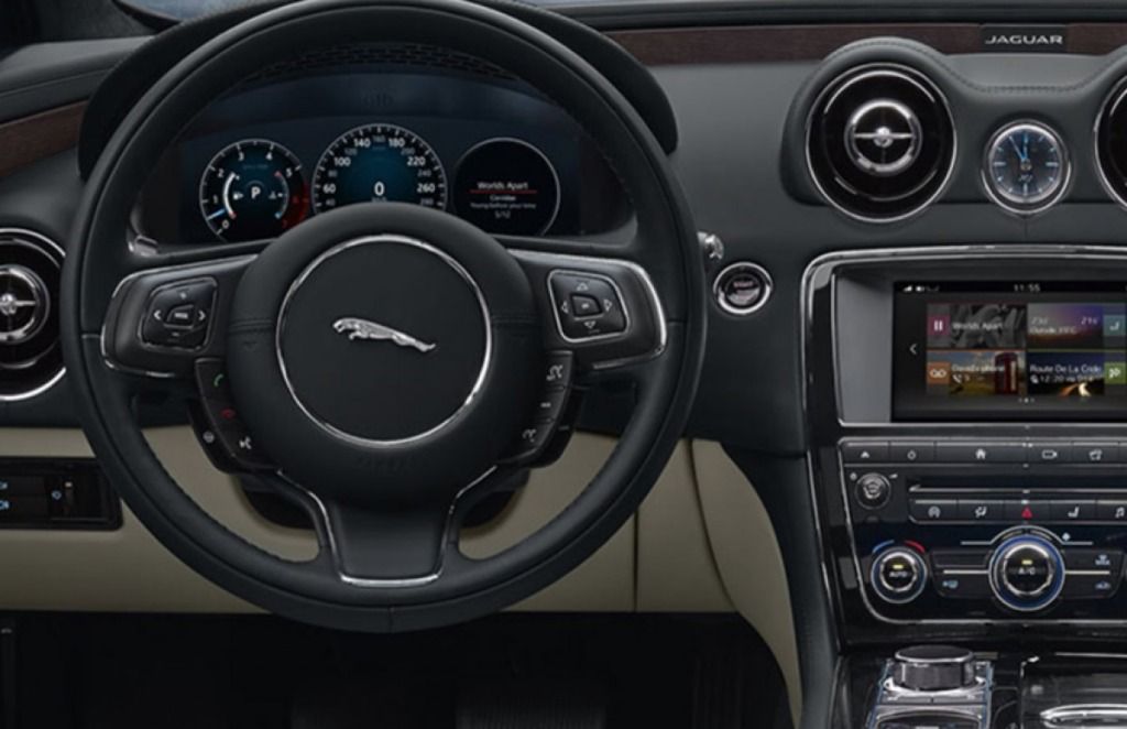 Jaguar XJ (2017) Interior 001