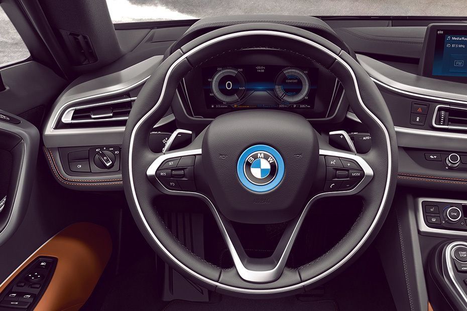 BMW i8 Coupe (2019) Interior 001