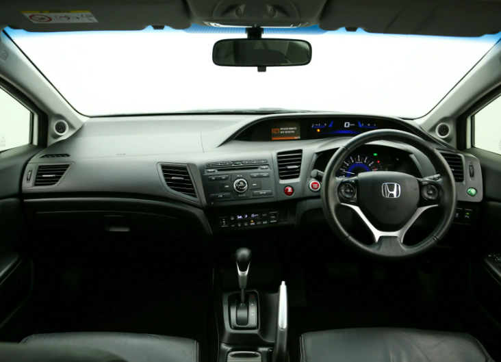 头戴 Civic 光环，6万预算二手车推荐：Honda Civic FB！