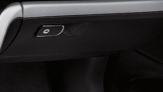 BMW M4 Coupe (2019) Interior 010