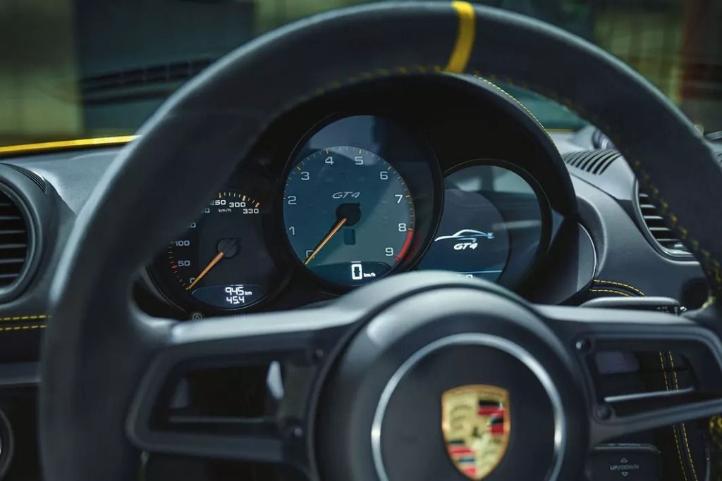 2019 Porsche 718 Cayman GT4 Interior 002