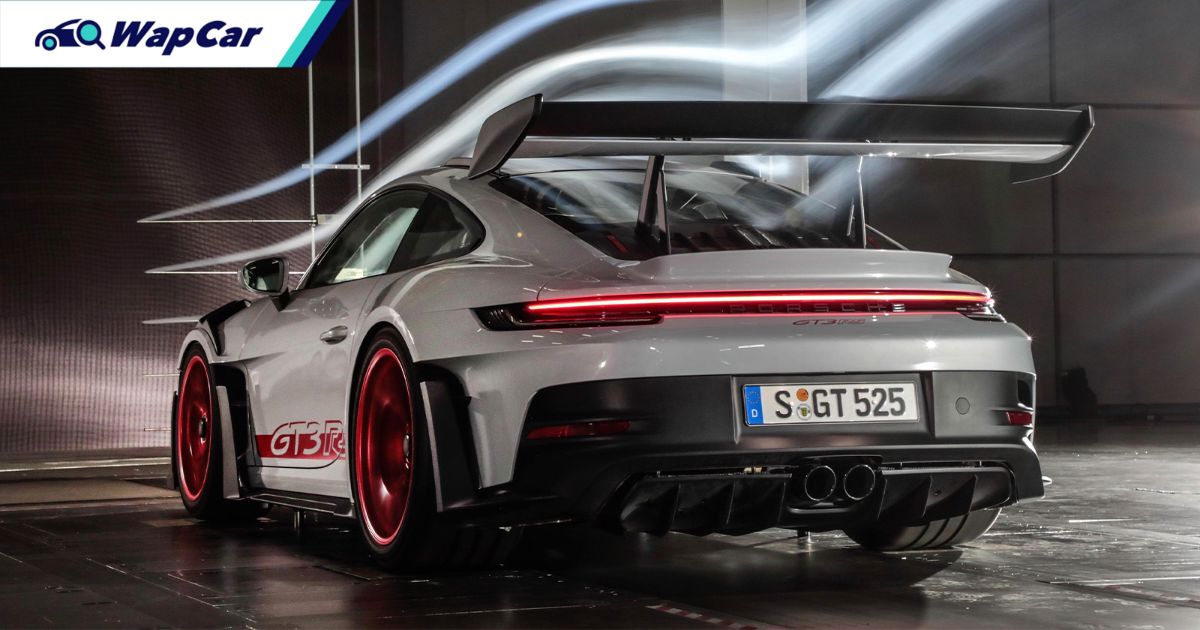 The 2023 (992) Porsche 911 GT3 RS has so much aero that it should be a wind god 01