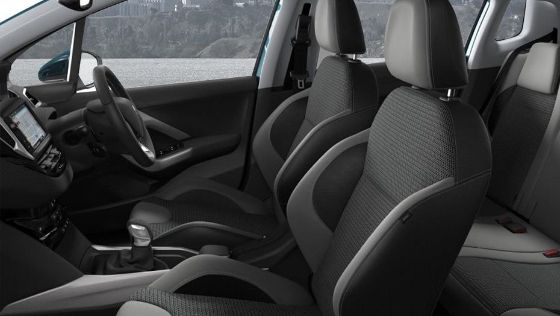Peugeot 2008 (2018) Interior 005
