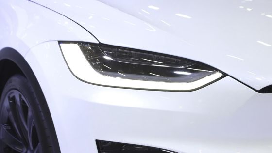 2022 Tesla Model X AWD Exterior 009