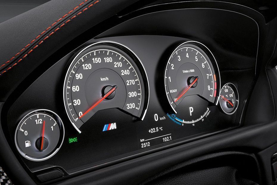 BMW M4 Coupe (2019) Interior 003