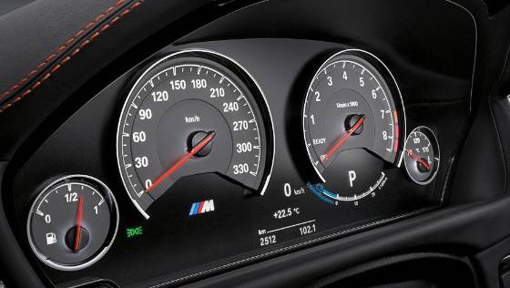 BMW M4 Coupe (2019) Interior 003