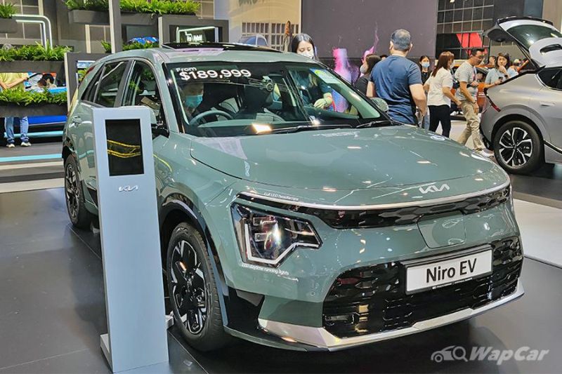 We take a closer look at the Malaysia-bound Kia Niro at the 2023 Singapore Motor Show 01