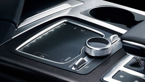 Audi Q7 (2019) Interior 003