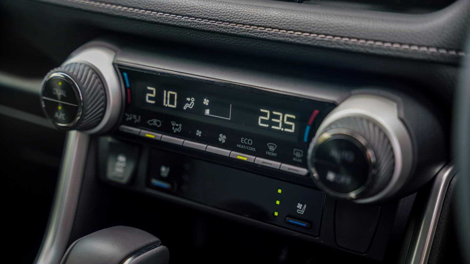 2020 Toyota RAV4 2.5L Interior 004